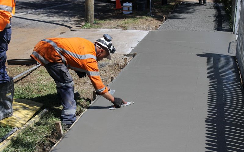 Commercial Concrete Service Guide For Michigan Businesses